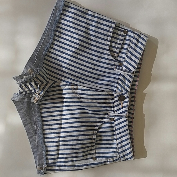 ROXY Striped Shorts - Picture 7 of 8